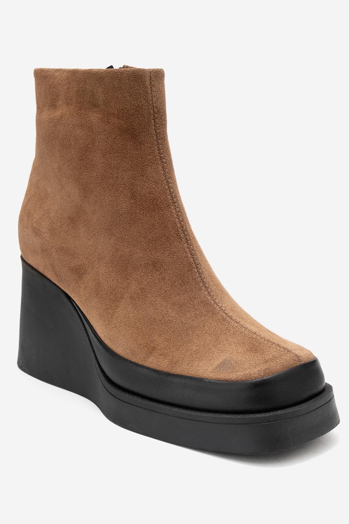 Livia - Cognac Genuine Leather Platform Wedge Boot – detail view showing leather, suede, Vowalisse