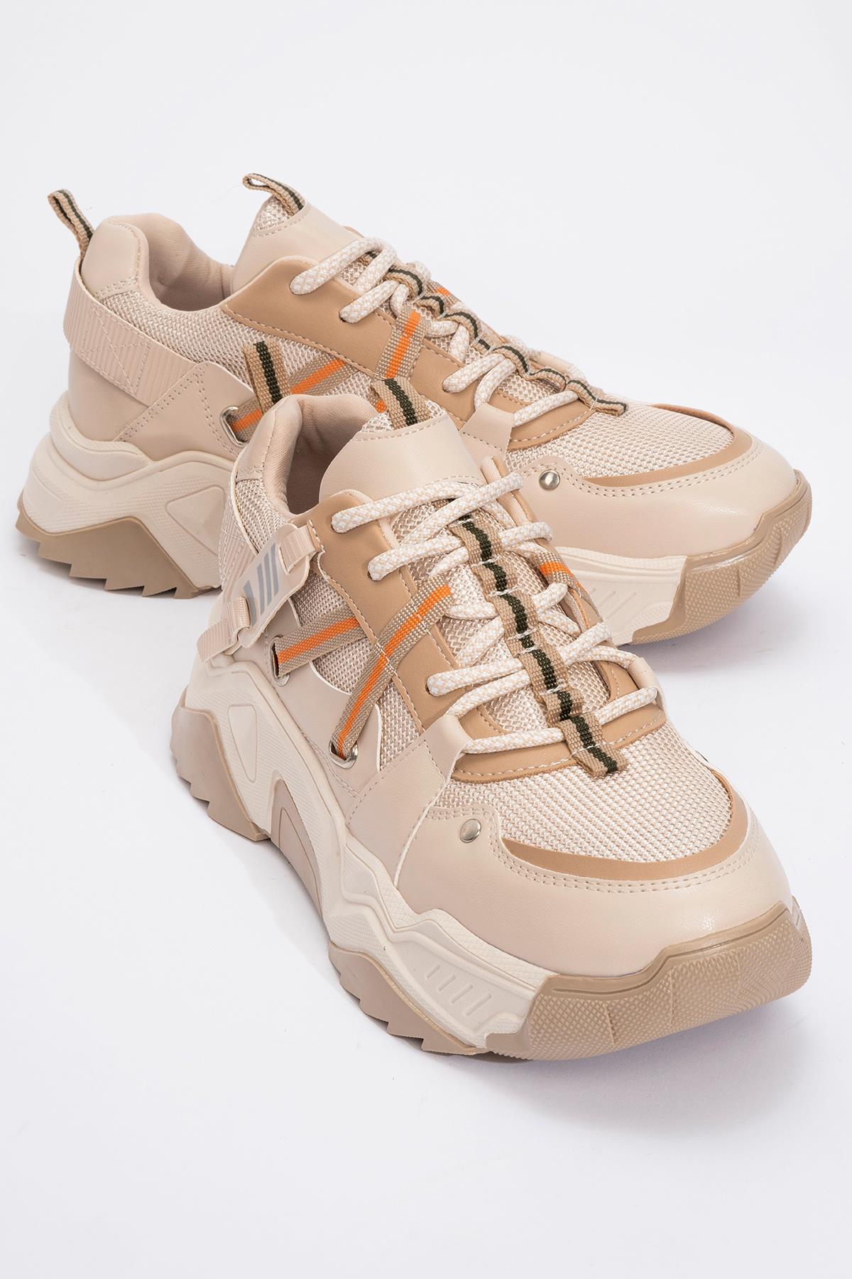 Maggie - Beige Sneakers – front three-quarter view showing leather, Vowalisse