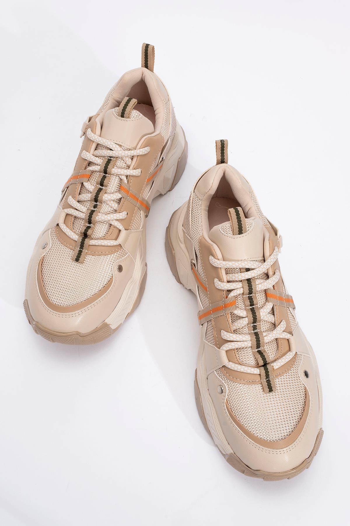Maggie - Beige Sneakers – side view showing leather, Vowalisse
