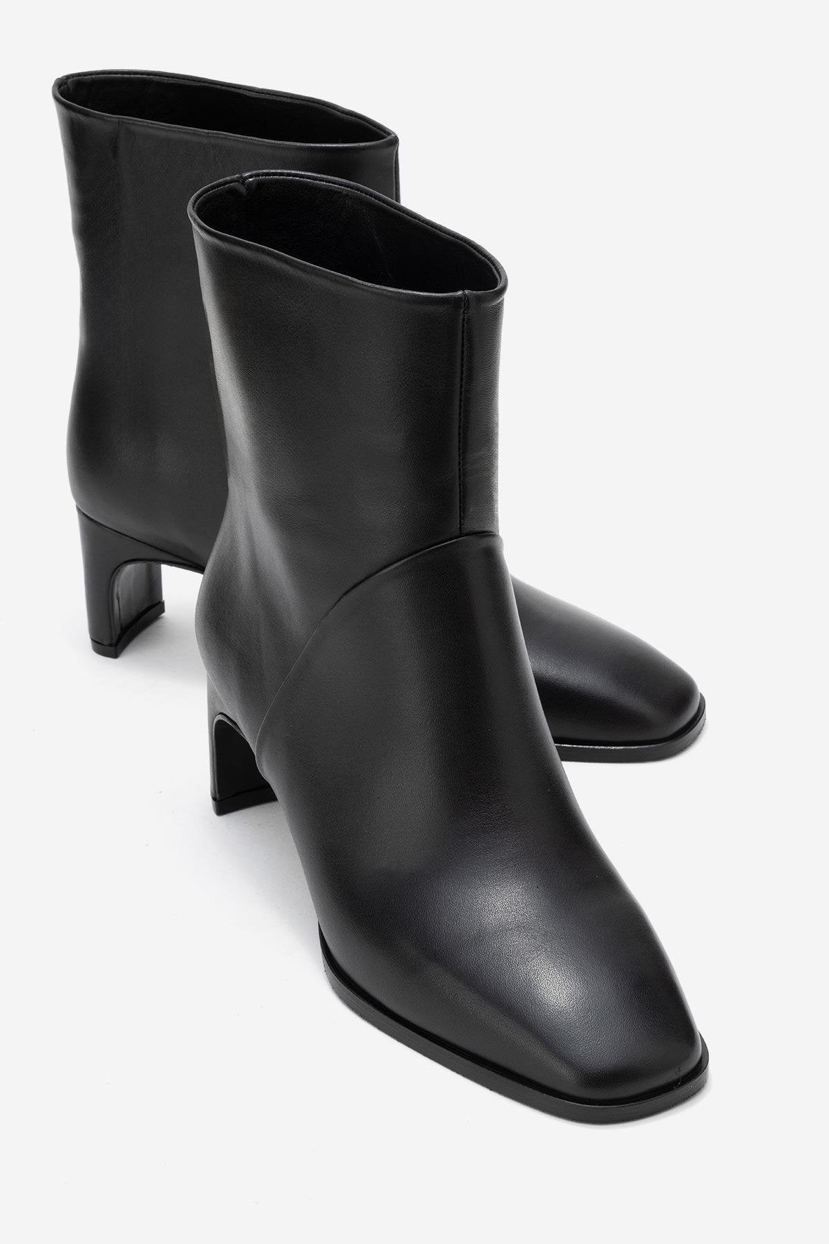 Nordy - Black Genuine Leather Block Heel Boot – front three-quarter view showing leather, black, Vowalisse
