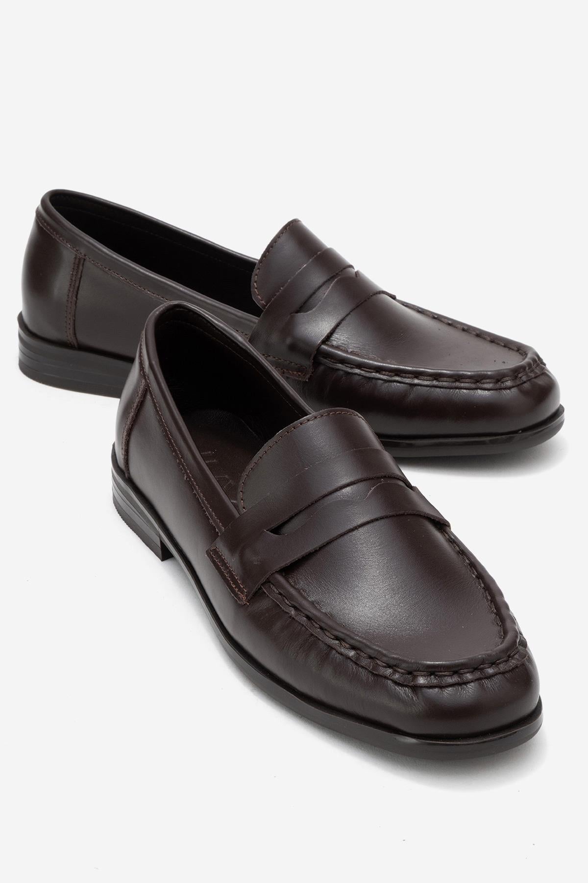 Valia - Brown Genuine Leather Loafer – front three-quarter view showing leather, Vowalisse
