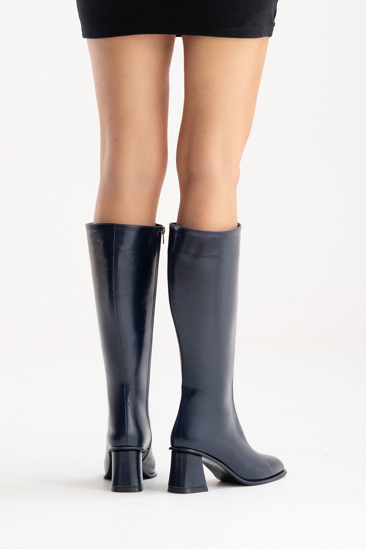 PARADİS - Navy Block Heel Boot – detail view showing leather, Vowalisse