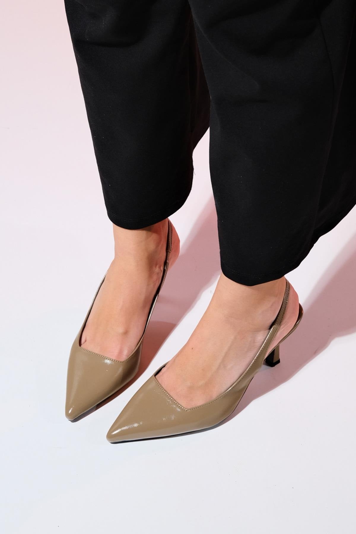 Flem - Taupe Pointed Toe Backless Stiletto Pump – detail view showing leather, Vowalisse