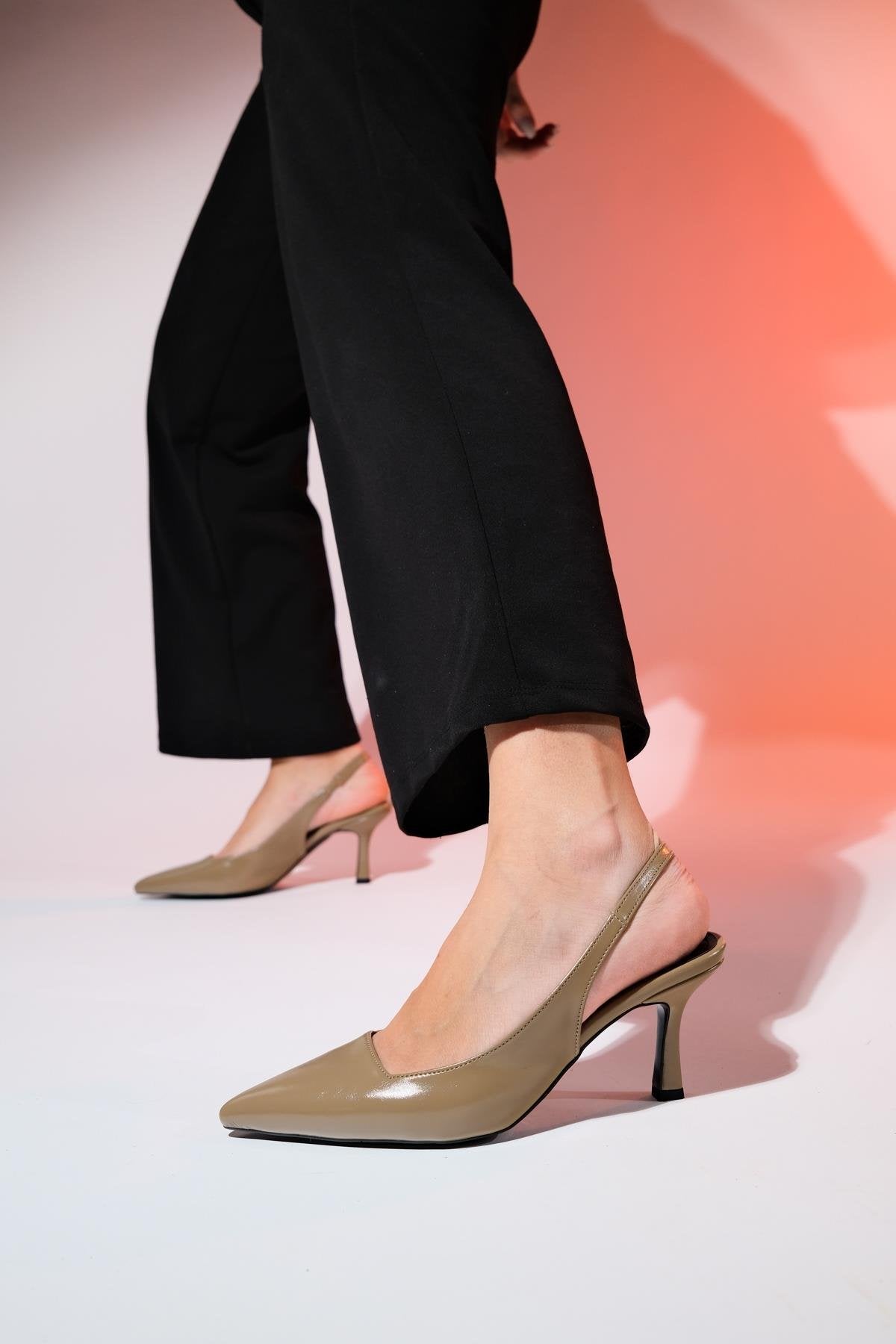 Flem - Taupe Pointed Toe Backless Stiletto Pump – heel view showing leather, Vowalisse