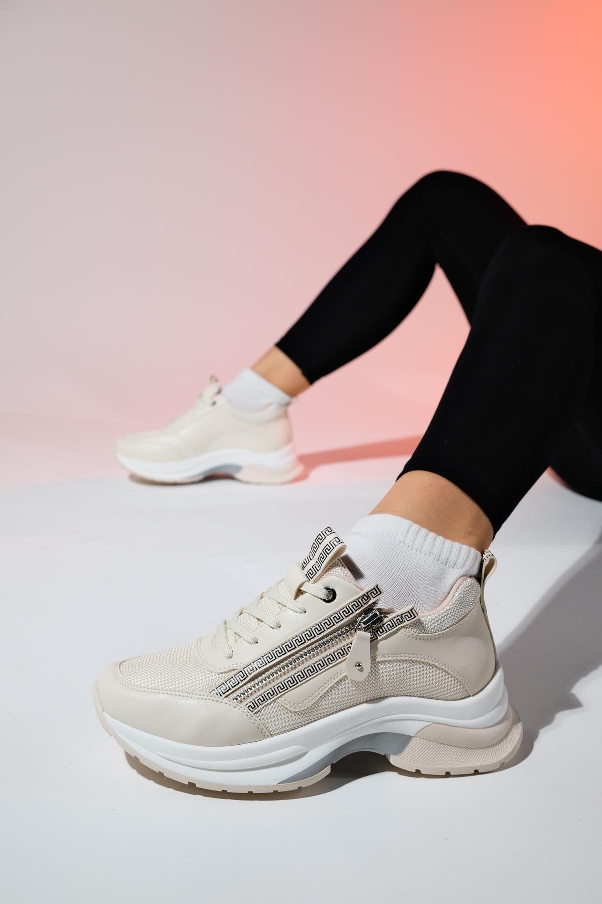 Oude - Ecru Zippered Platform Sneaker – front three-quarter view showing leather, red, Vowalisse