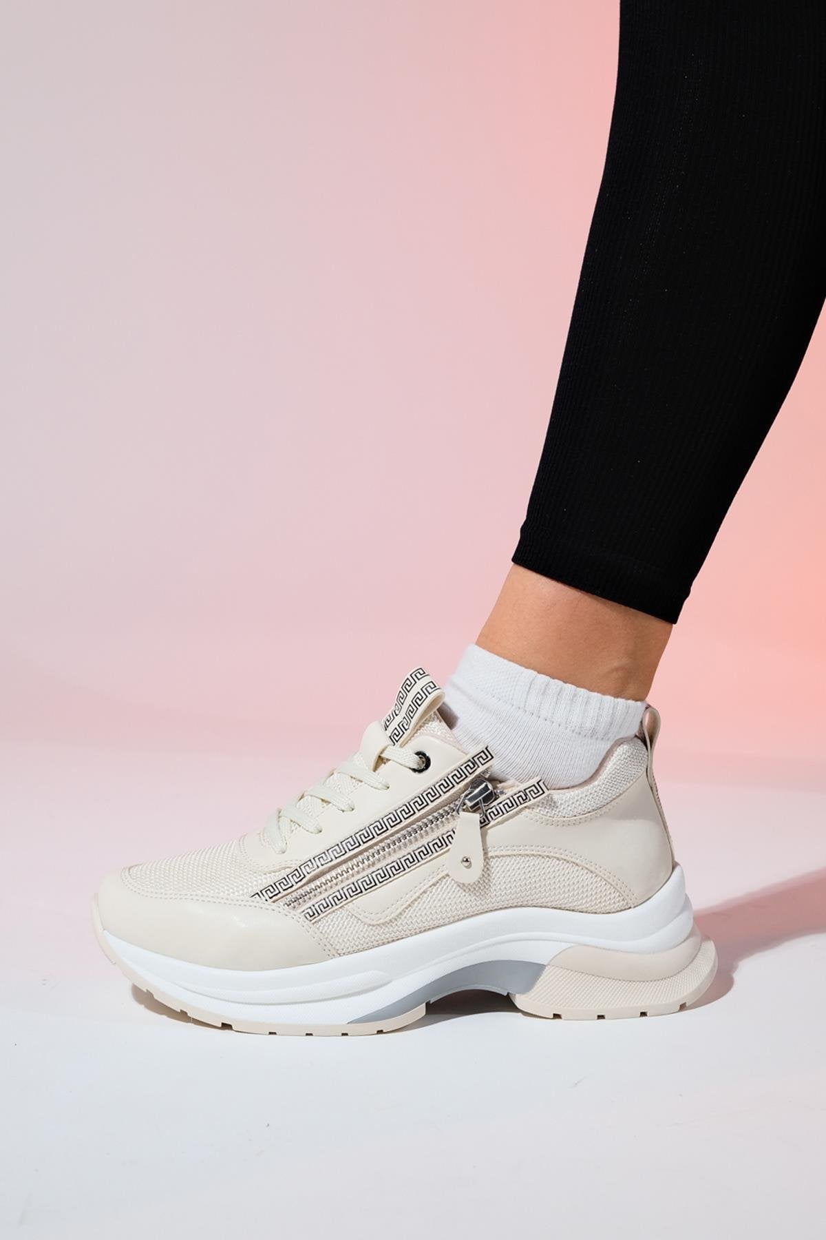 Oude - Ecru Zippered Platform Sneaker – heel view showing leather, red, Vowalisse
