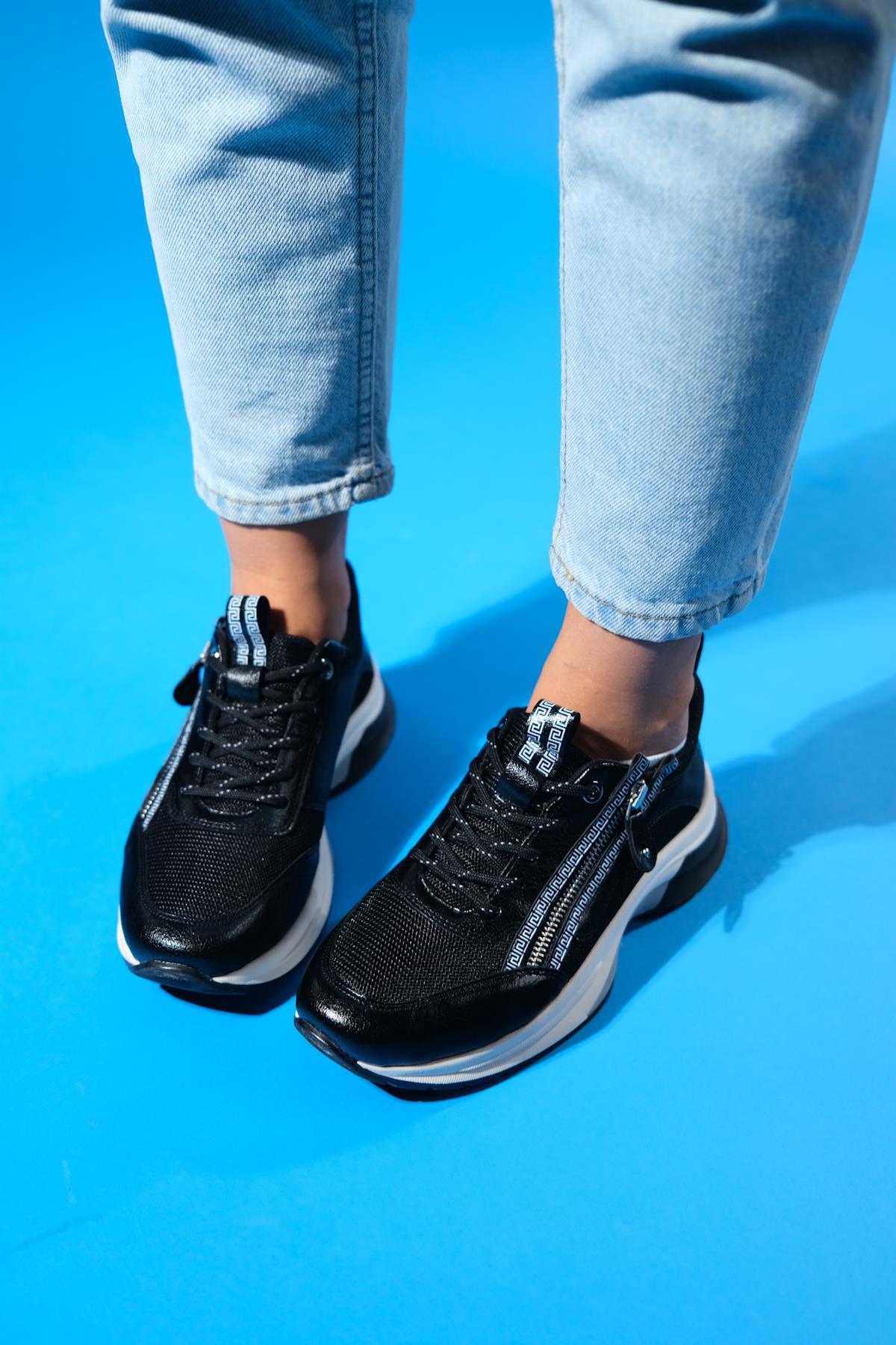 Oude - Black Zippered Platform Sneaker – side view showing leather, black, red, Vowalisse