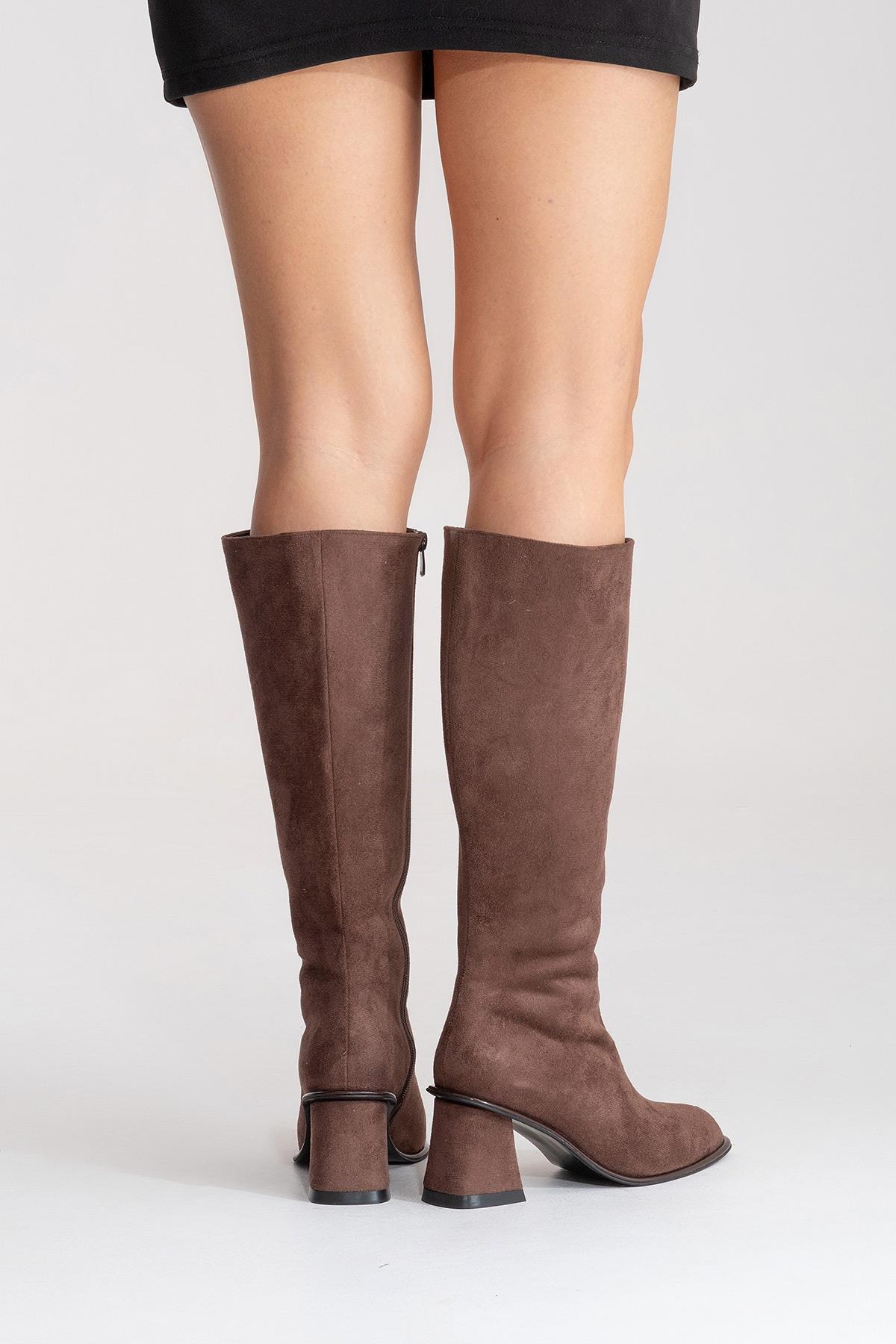 PARADIS - Brown Block Heel Boot – sole view showing suede, red, Vowalisse