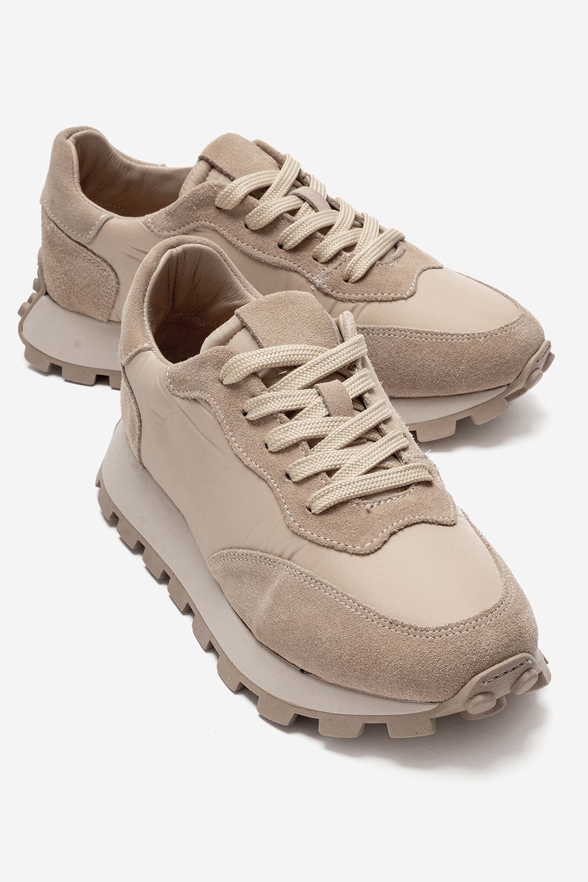 AMANDA - Beige Genuine Leather Sneaker – front three-quarter view showing leather, Vowalisse