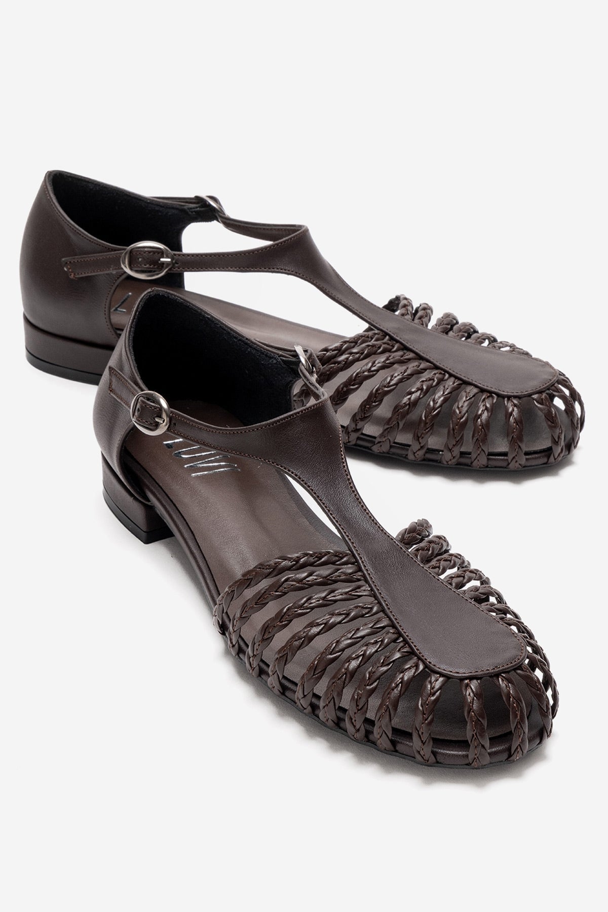ONOS - Brown Sandal – front three-quarter view showing leather, Vowalisse