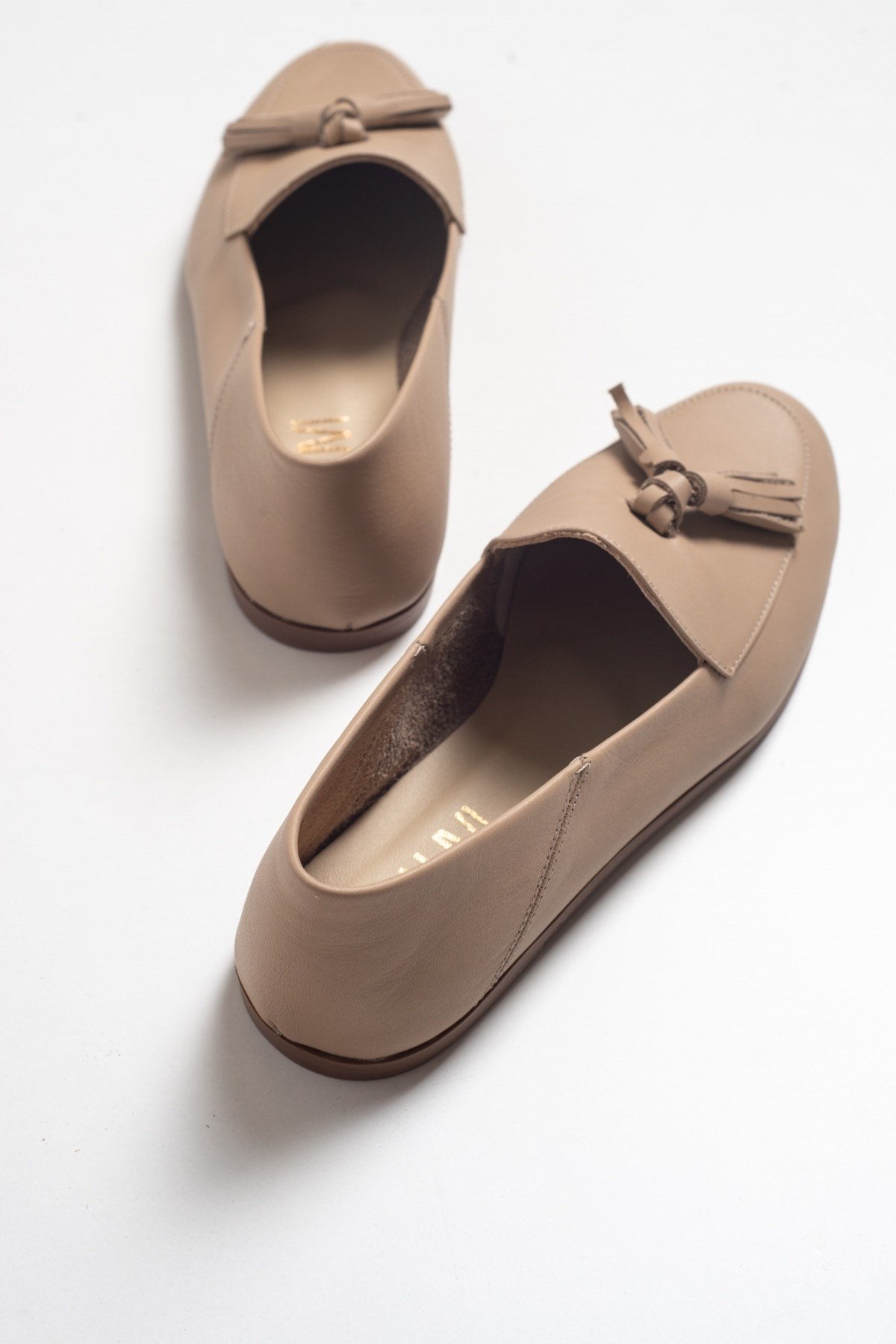 Mona - Cream Beige Soft Leather Tassel Loafers – detail view showing leather, suede, red, Vowalisse