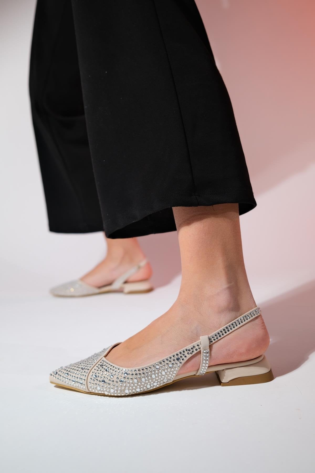 Joker - Beige Pointed-Toe Sandal – heel view showing leather, Vowalisse