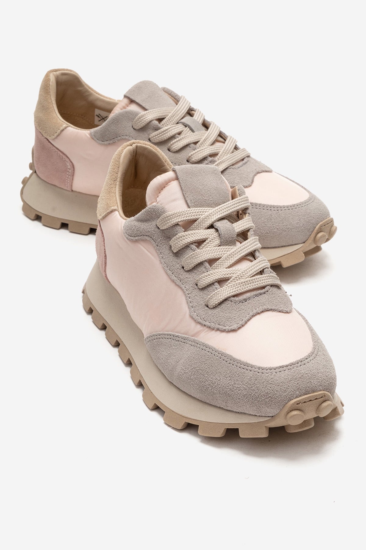 AMANDA - Gray Pink Genuine Leather Sneaker – front three-quarter view showing leather, pink, Vowalisse