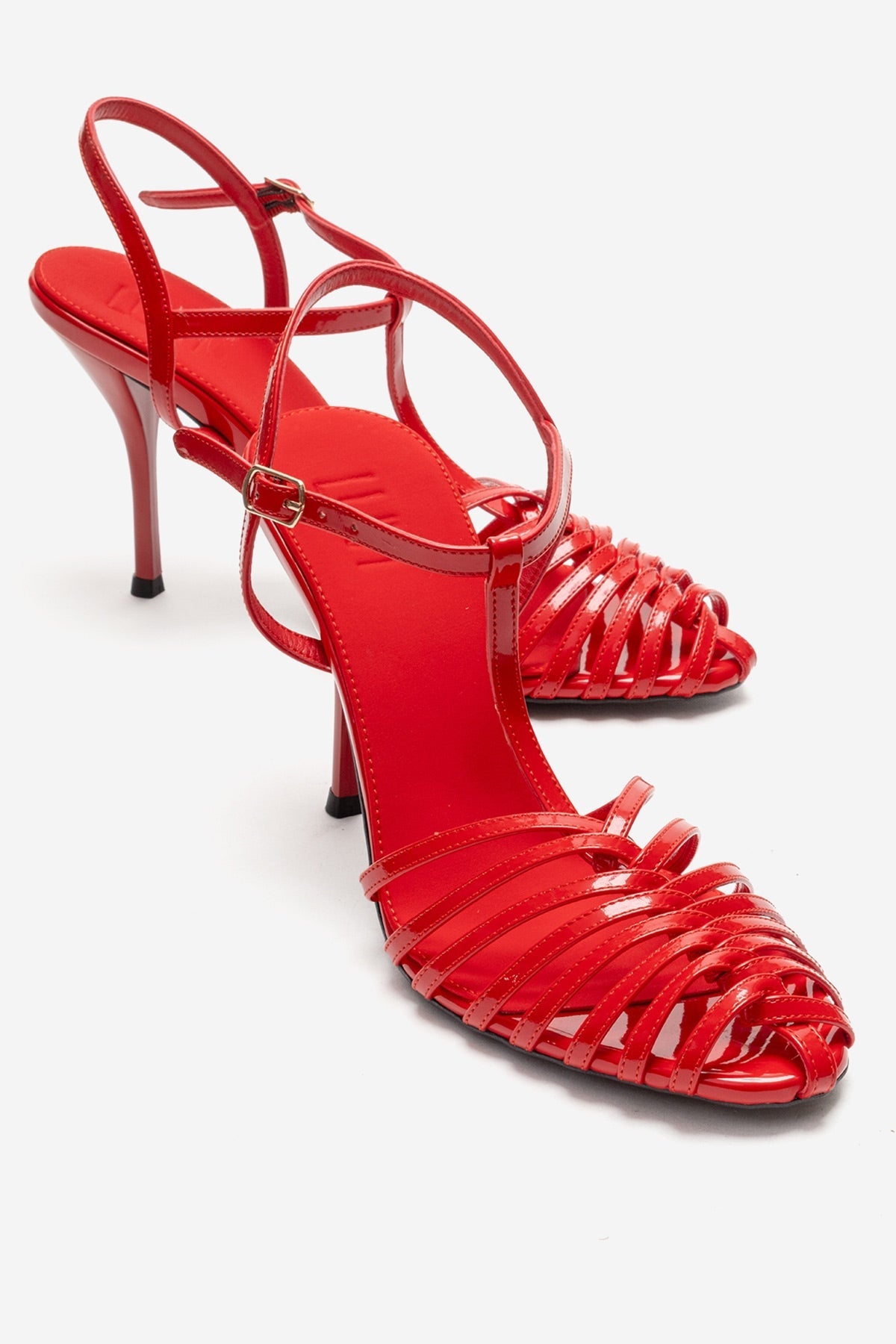 PASION - Red Stiletto Pump – front three-quarter view showing leather, red, Vowalisse
