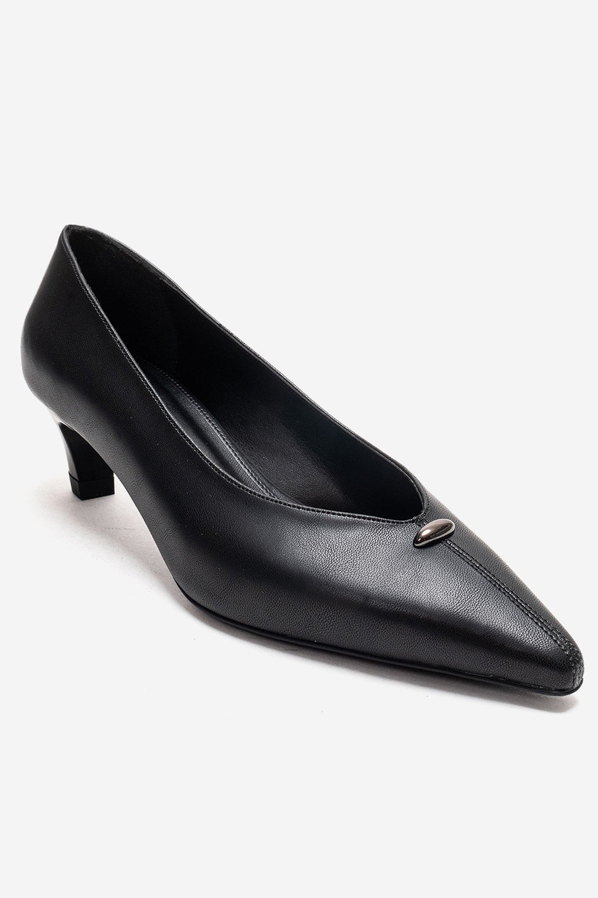VERSAY - Black Pointed Toe Kitten Heel Pump – detail view showing leather, black, Vowalisse