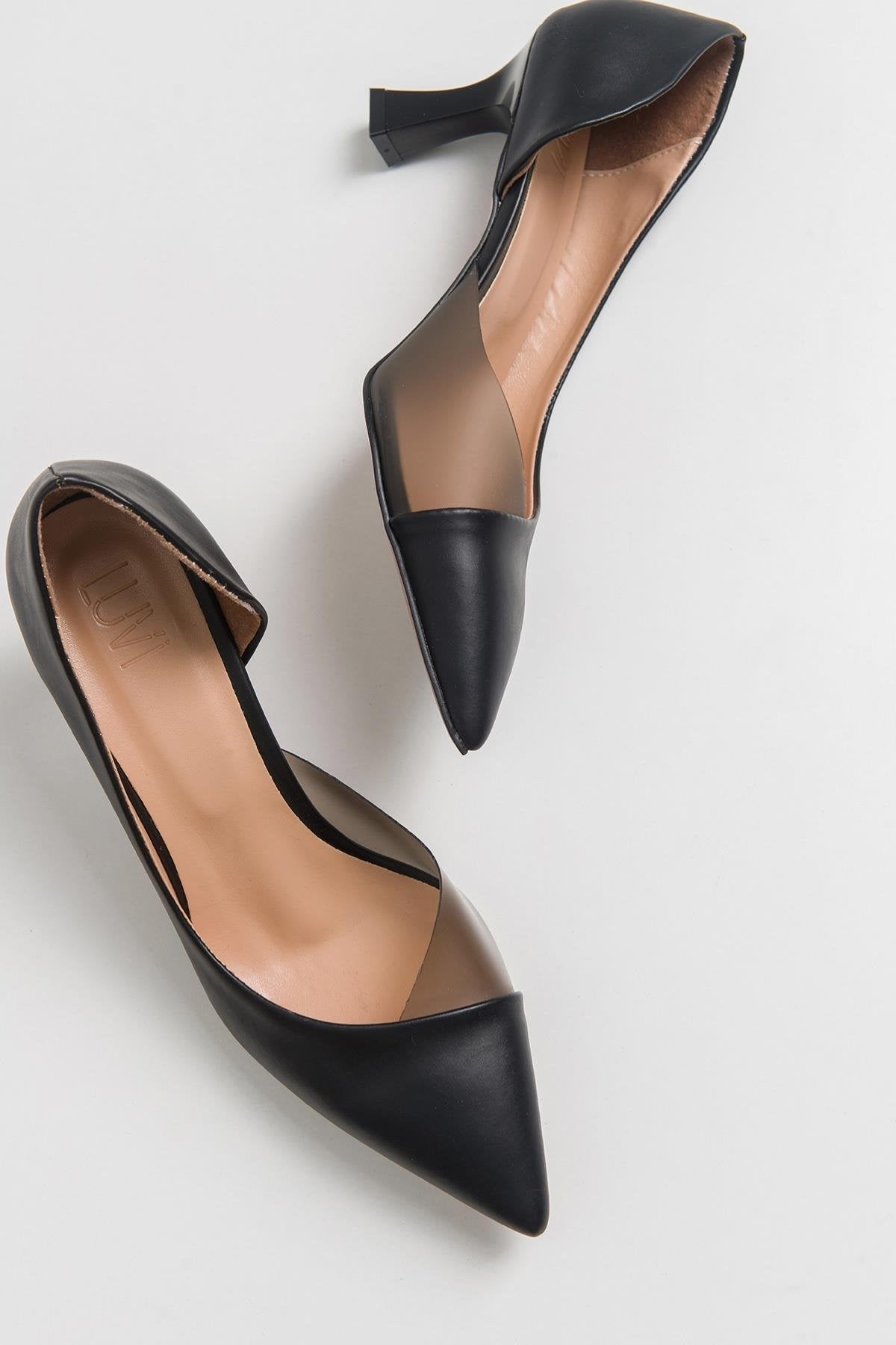 Vera Black Pointed Toe Pump – front three-quarter view showing leather, black, Vowalisse