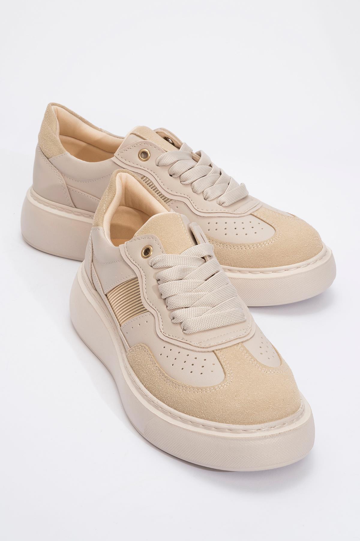 Venetia - Beige Sneaker – front three-quarter view showing leather, Vowalisse