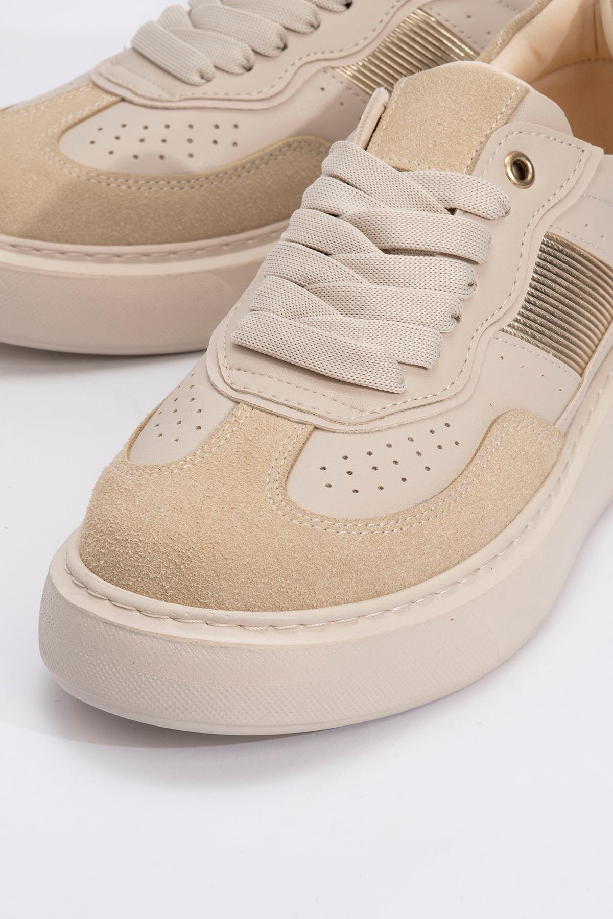 Venetia - Beige Sneaker – detail view showing leather, Vowalisse