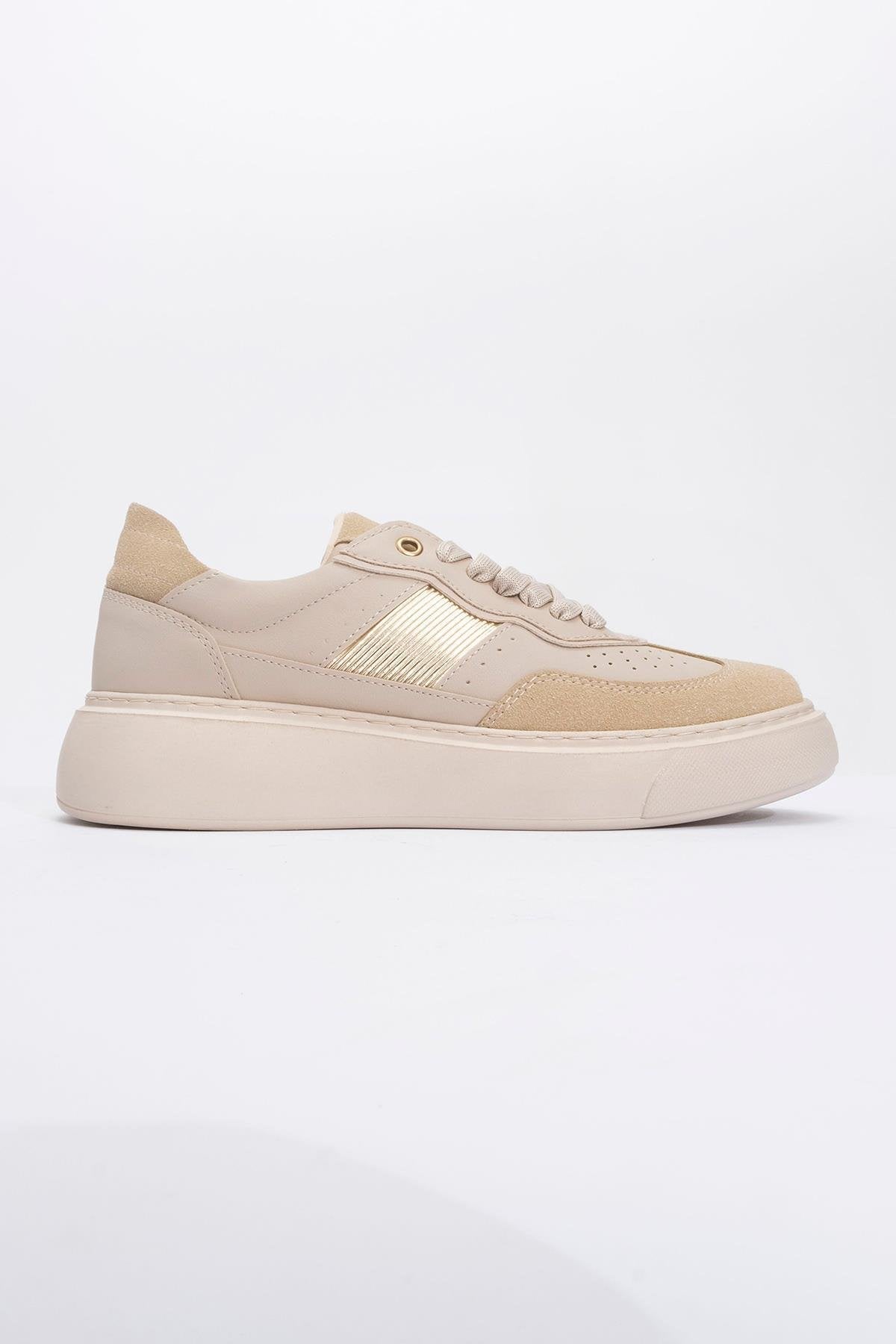 Venetia - Beige Sneaker – heel view showing leather, Vowalisse