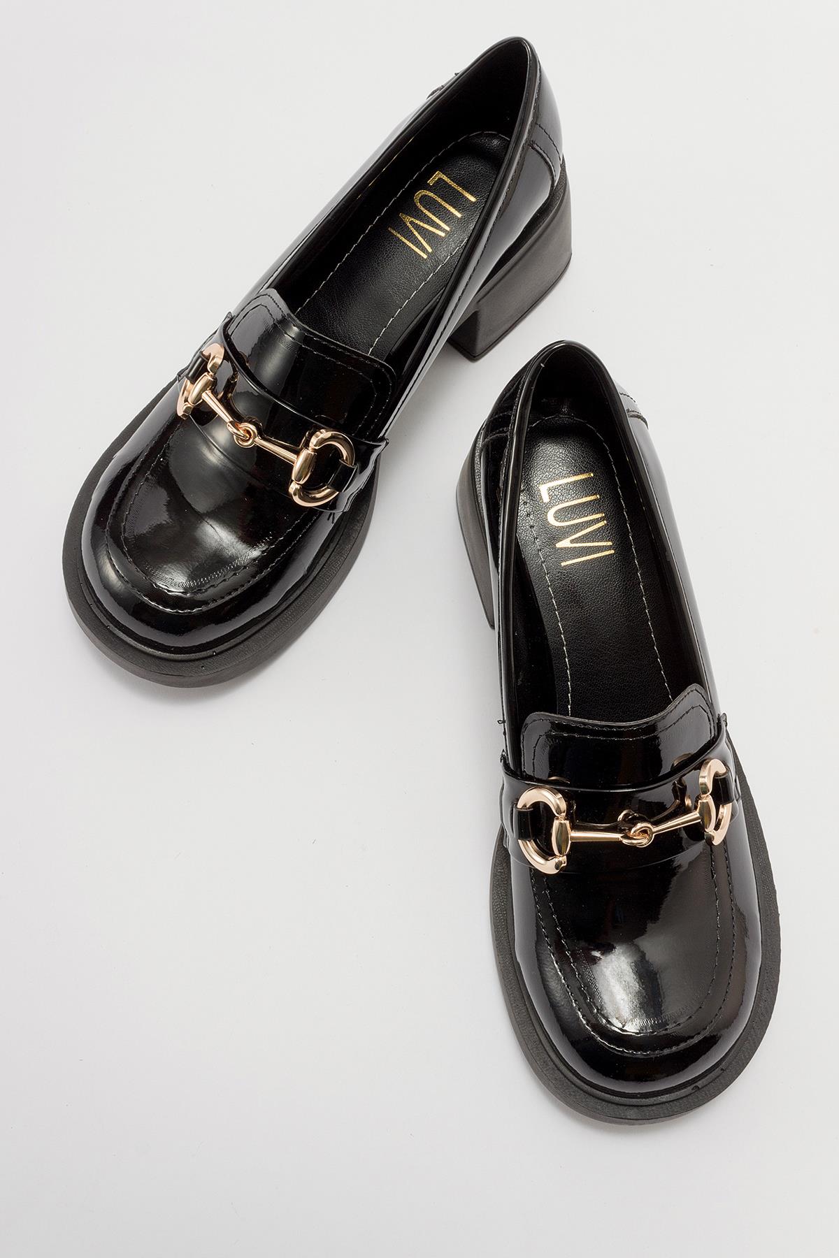 Sono - Black Patent Heeled Shoe – heel view showing leather, black, Vowalisse