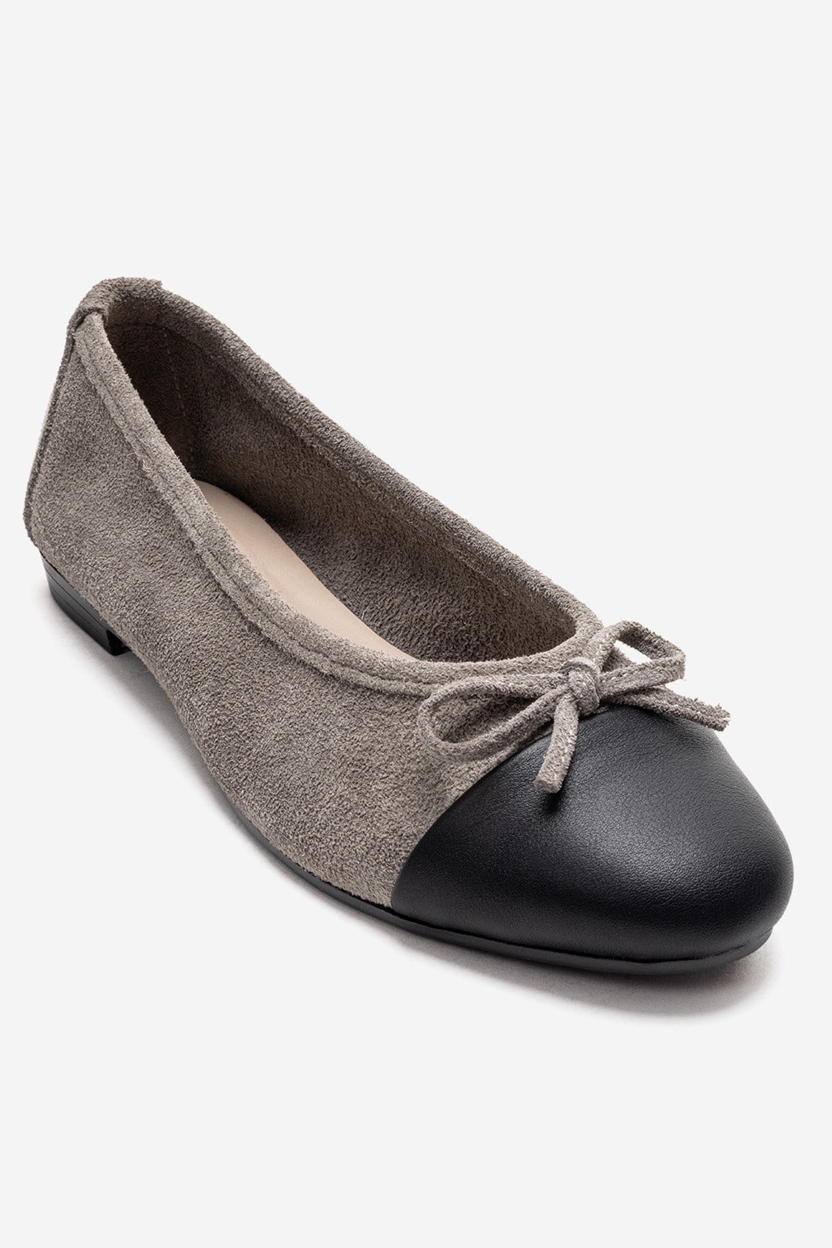 BOLEO - Gray Genuine Leather Ballet Flat – detail view showing bow, leather, suede, Vowalisse