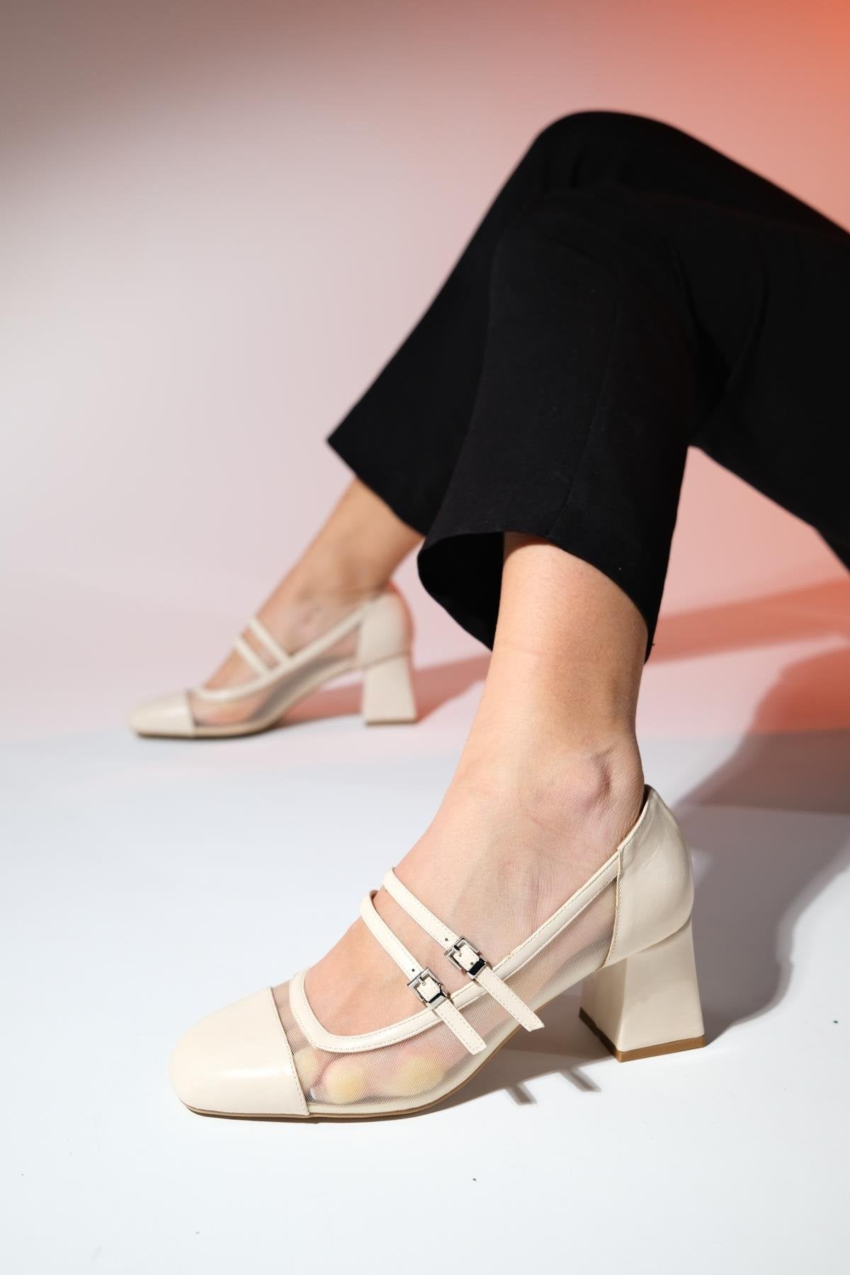 Scots - Cream Block Heel Pump – front three-quarter view showing leather, Vowalisse