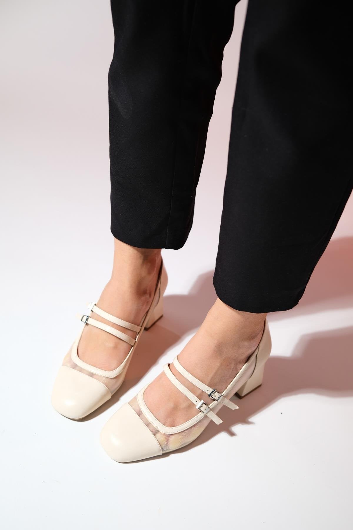 Scots - Cream Block Heel Pump – heel view showing leather, Vowalisse