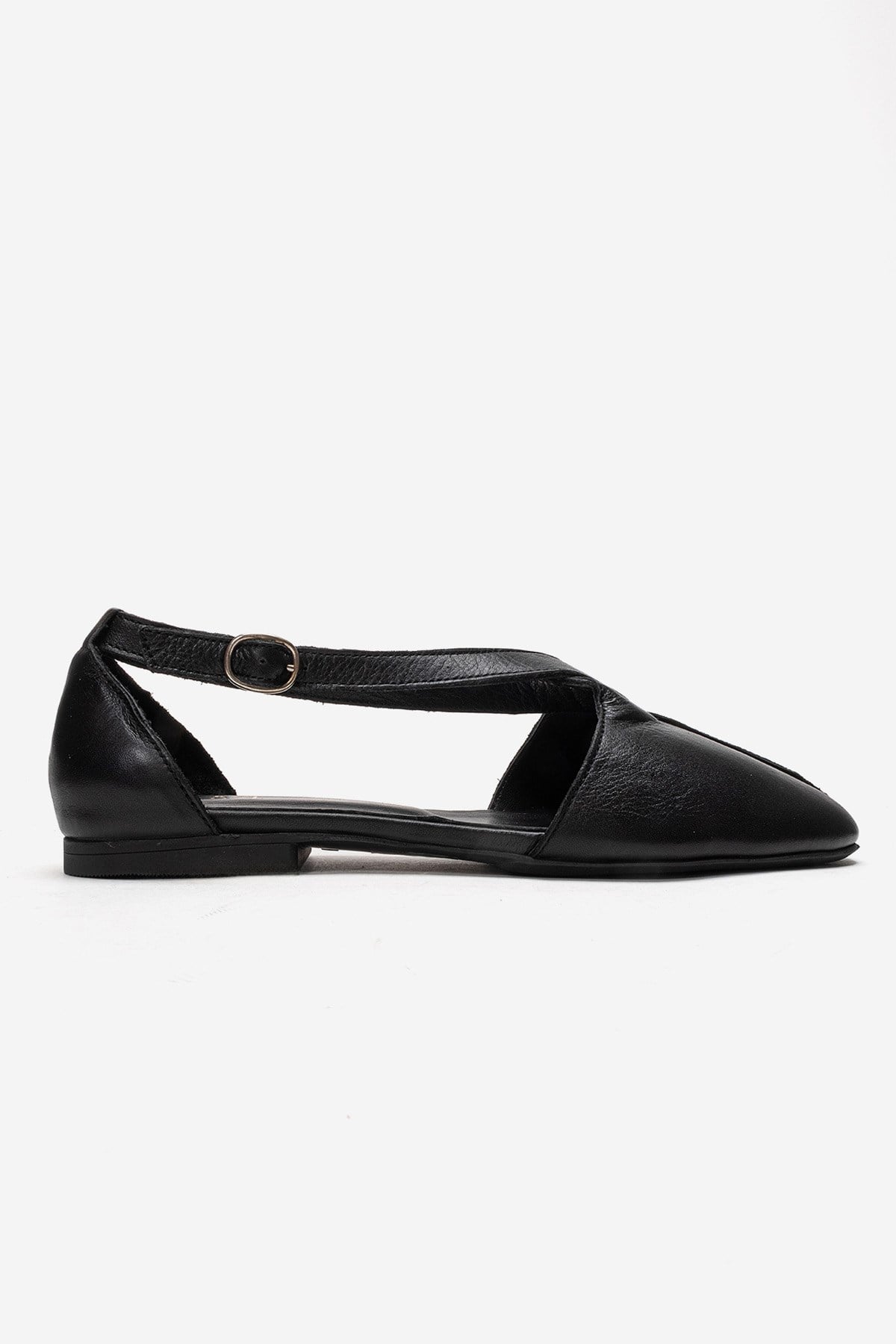 Fable - Black Genuine Leather Side-Cut Ballet Flat – heel view showing leather, black, Vowalisse