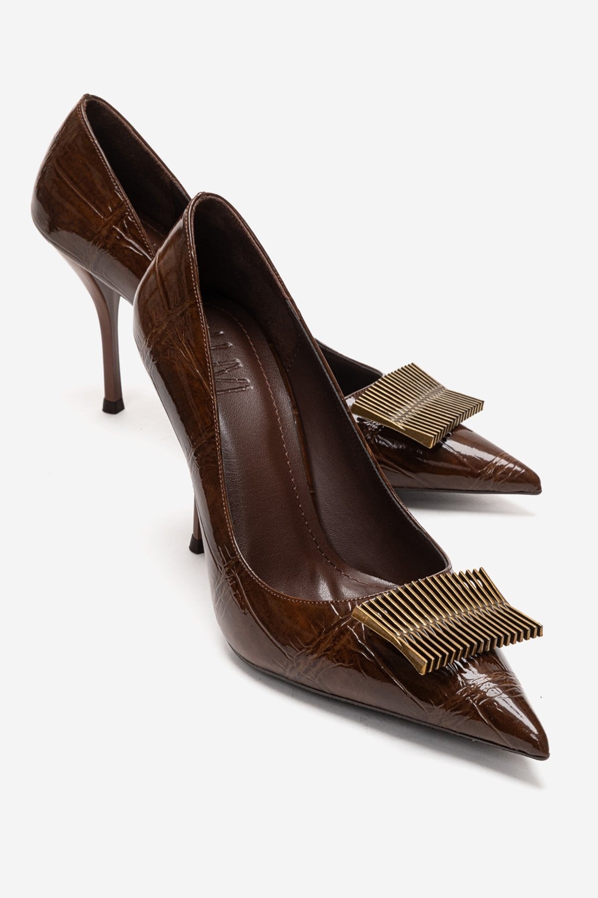 DEXEN - Brown Stiletto Pump – front three-quarter view showing leather, Vowalisse