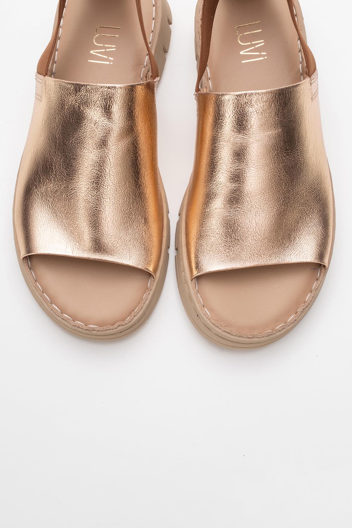 Londoi - Golden Elastic Strap Leather Sandal – side view showing leather, gold, Vowalisse