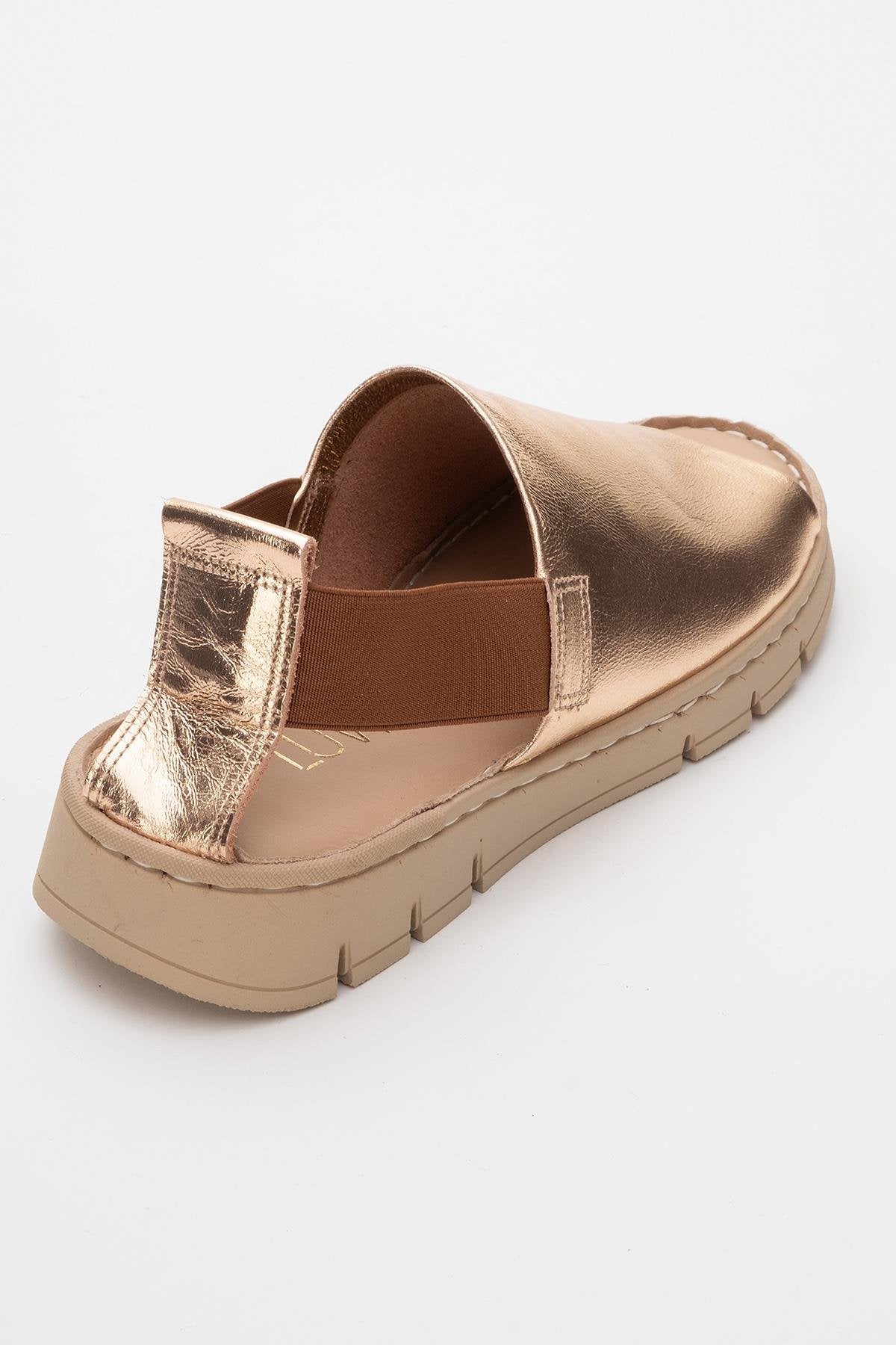 Londoi - Golden Elastic Strap Leather Sandal – back view showing leather, gold, Vowalisse