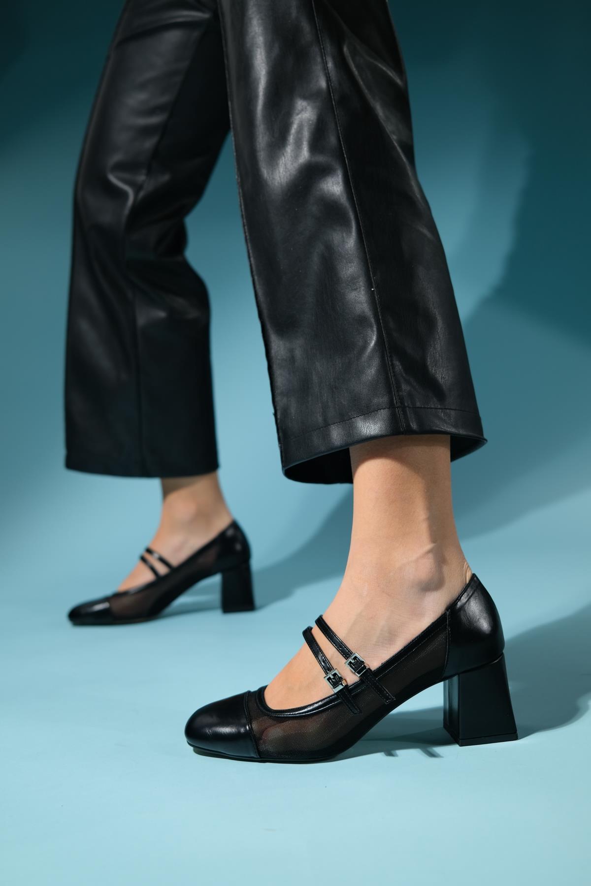 Scots - Black Block Heel Shoe – front three-quarter view showing leather, black, Vowalisse