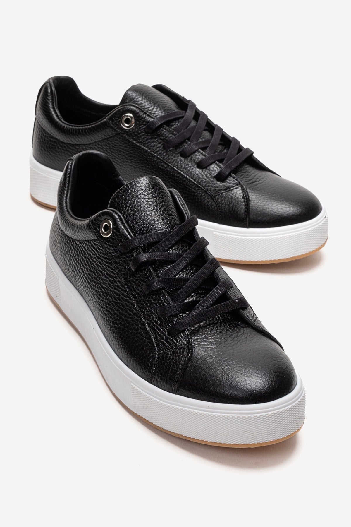 PALLEN - Black Genuine Leather Casual Sneaker – front three-quarter view showing leather, black, Vowalisse