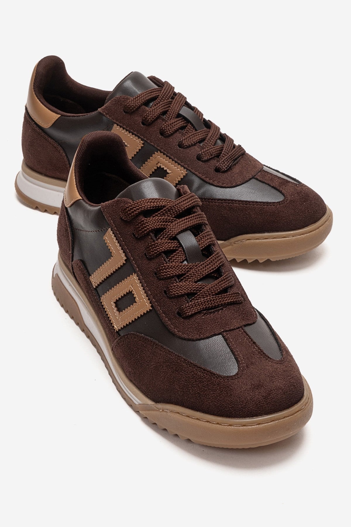 ARVON - Brown Sneaker – front three-quarter view showing leather, red, Vowalisse