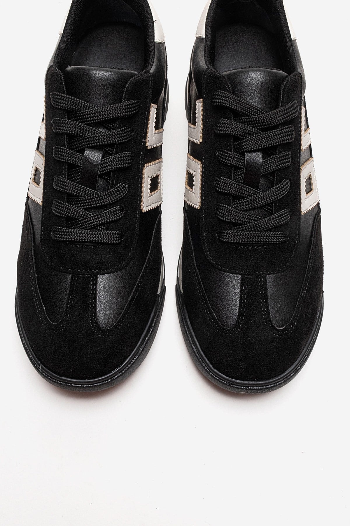 ARVON - Black Sneaker – side view showing leather, black, Vowalisse