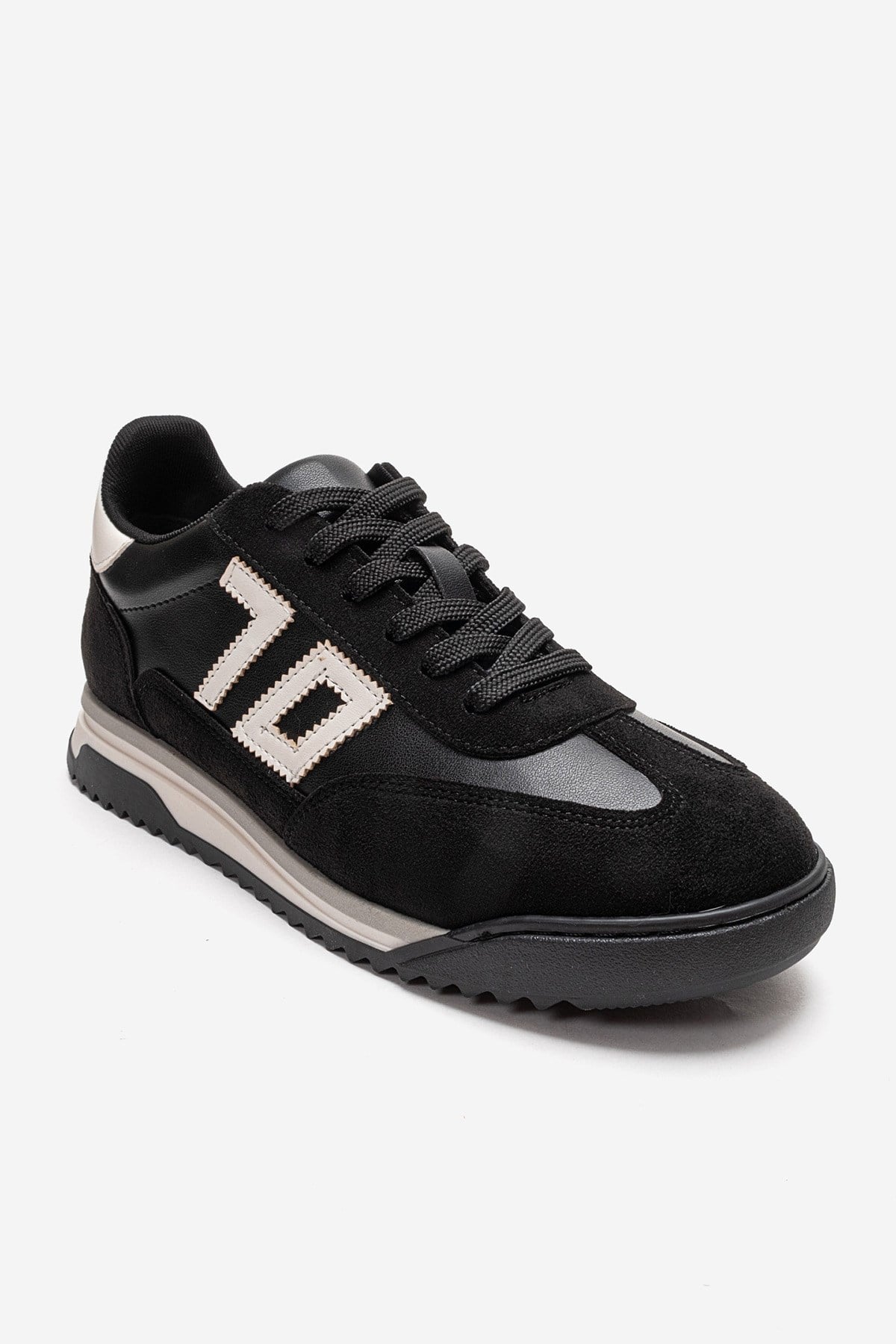 ARVON - Black Sneaker – detail view showing leather, black, Vowalisse