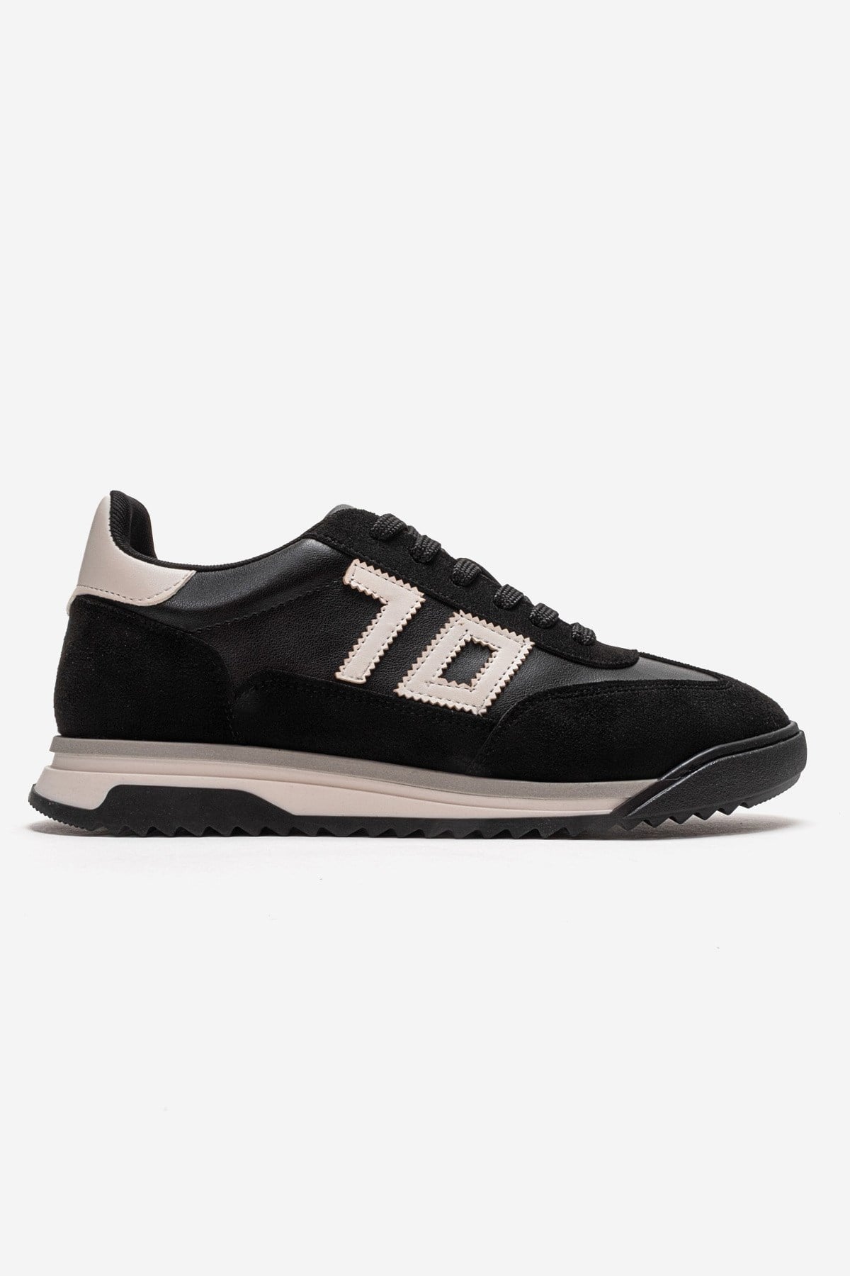 ARVON - Black Sneaker – heel view showing leather, black, Vowalisse