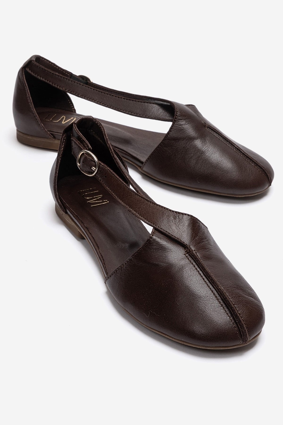 FABLE - Brown Genuine Leather Ballet Flat – front three-quarter view showing leather, red, Vowalisse