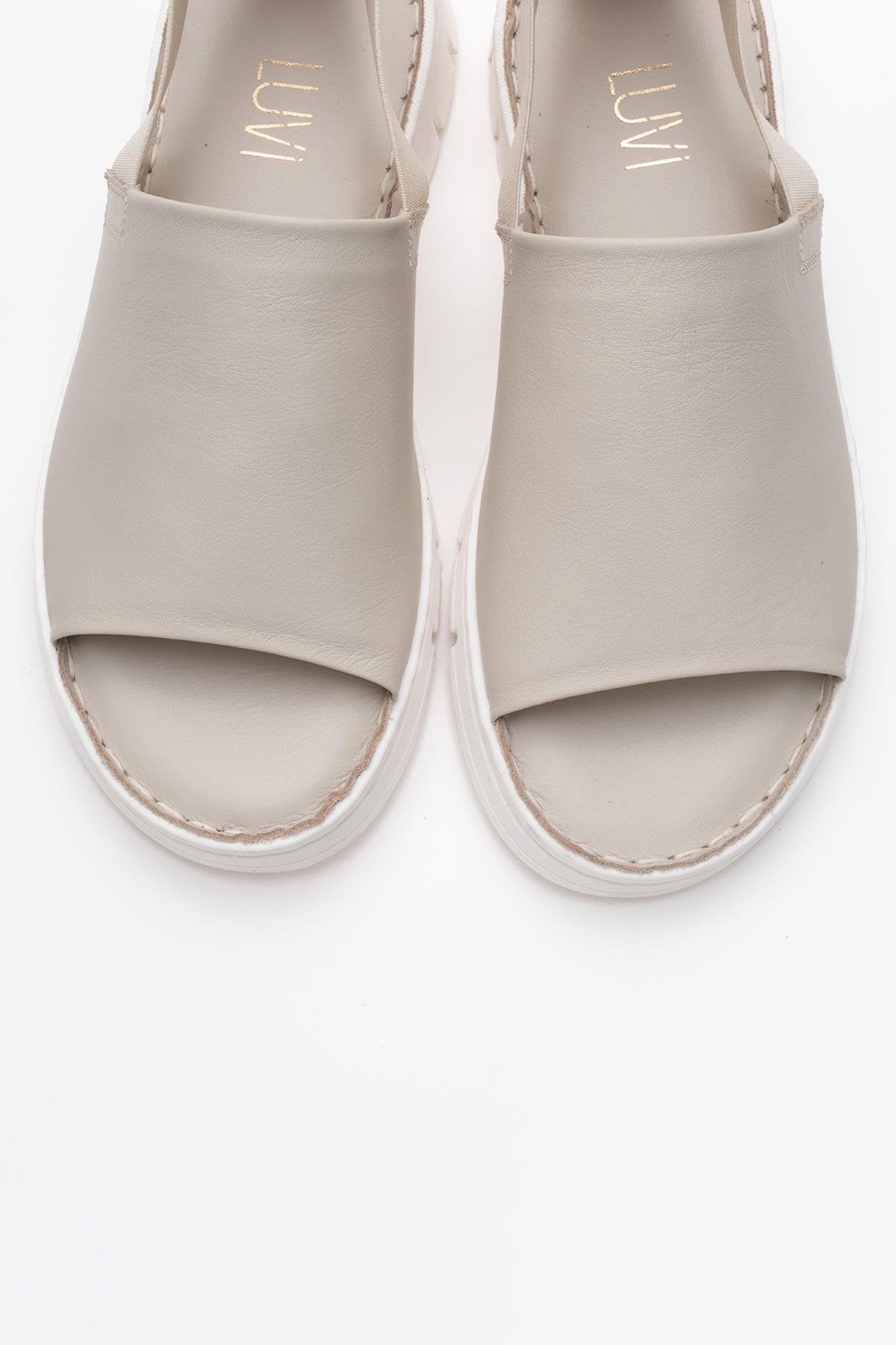 Londoi - Beige Elastic Strap Leather Sandal – detail view showing leather, Vowalisse