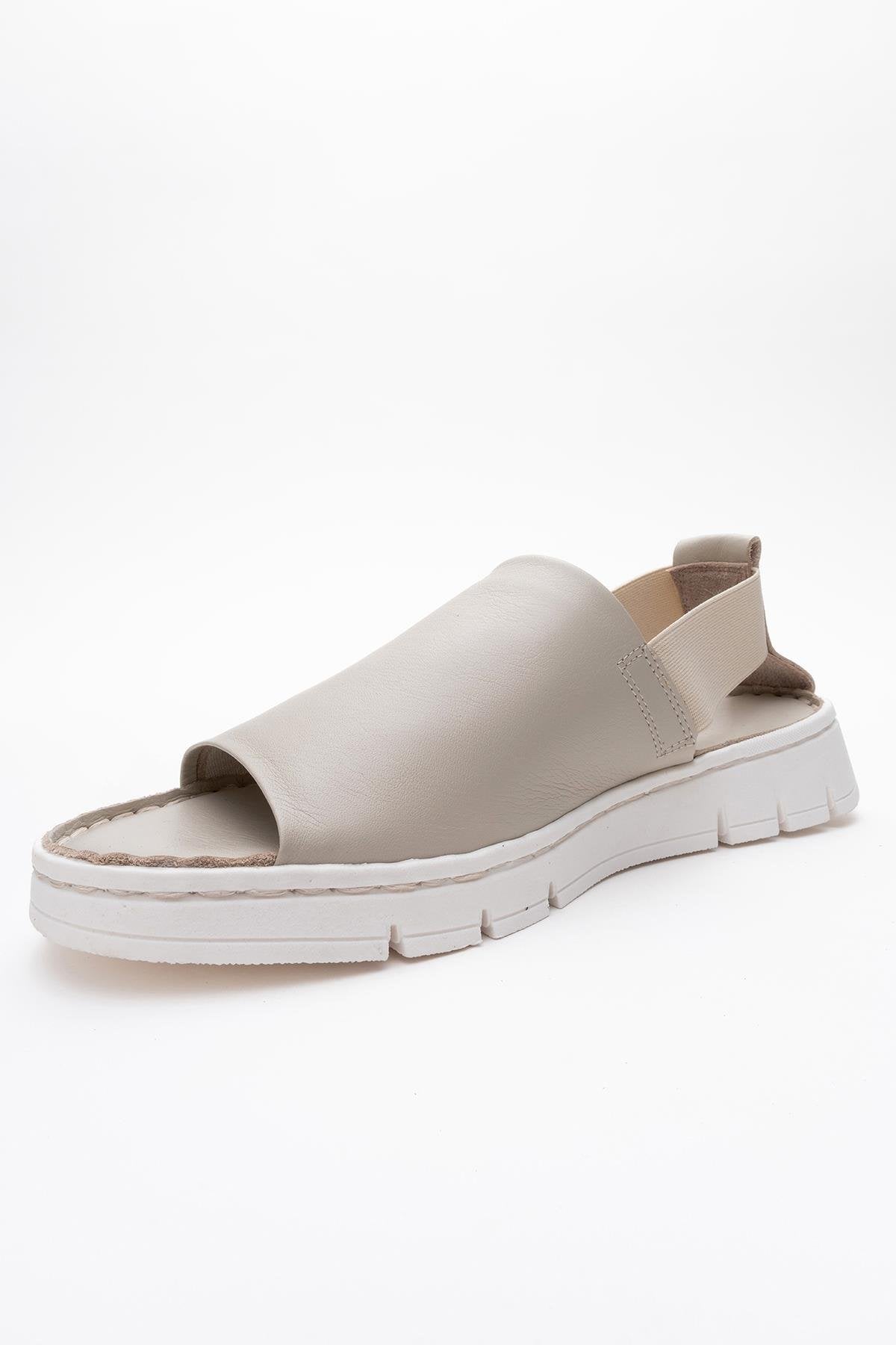 Londoi - Beige Elastic Strap Leather Sandal – heel view showing leather, Vowalisse