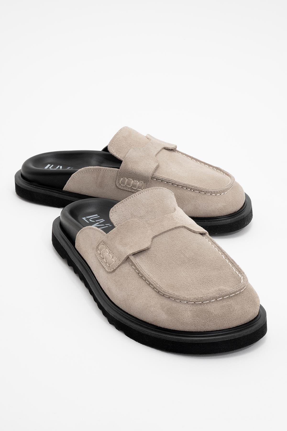 Laven - Beige Suede Leather Clogs – front three-quarter view showing leather, suede, red, Vowalisse