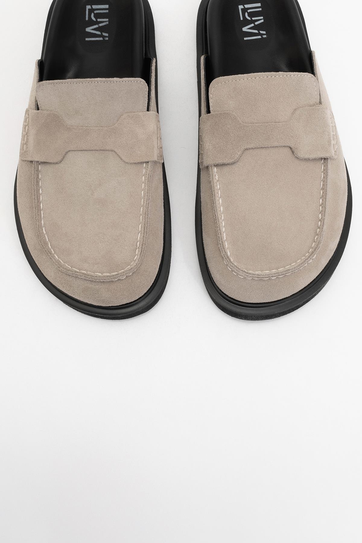 Laven - Beige Suede Leather Clogs – side view showing leather, suede, red, Vowalisse