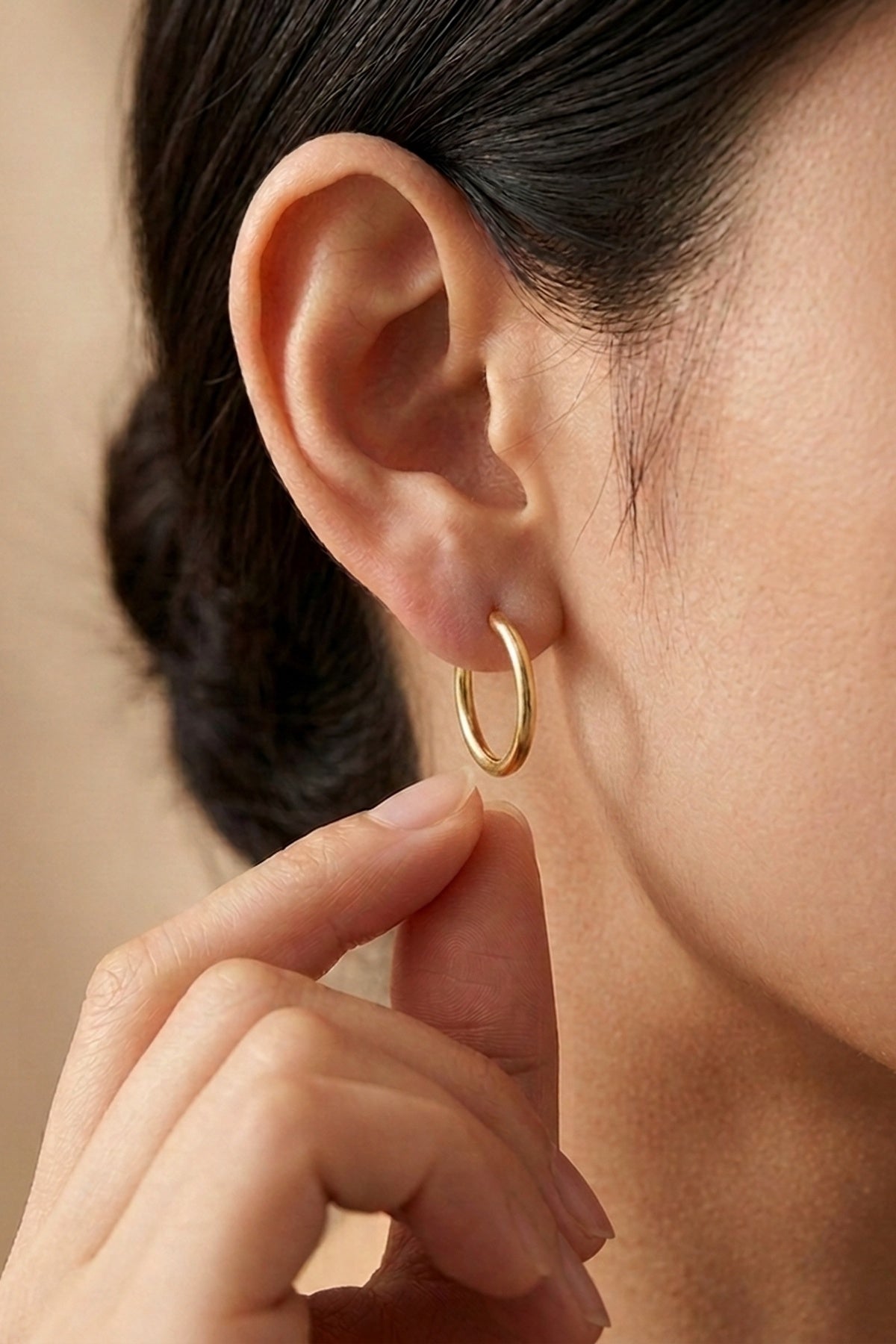 Estelle Classic 14k Gold Hoop Earrings – heel view showing gold, Vowalisse