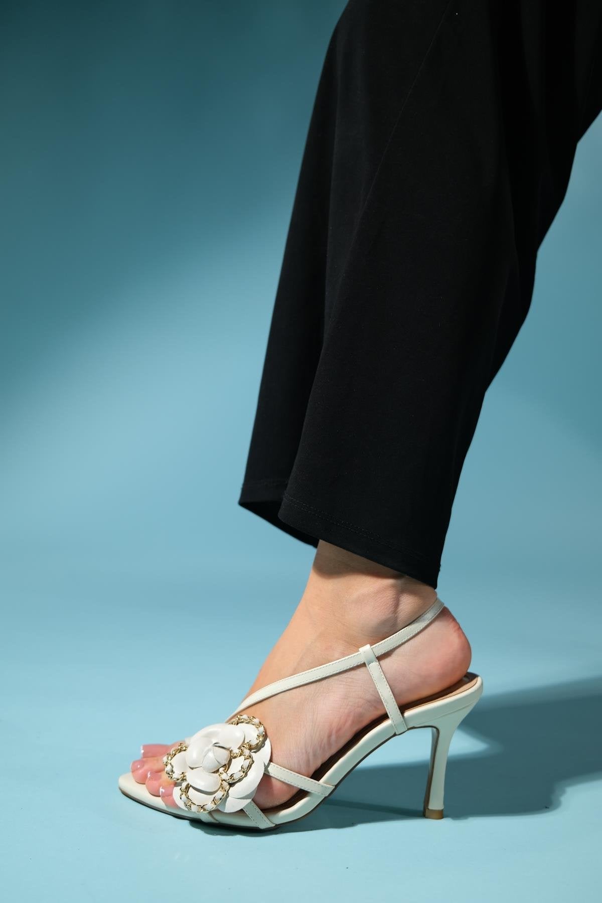 Publi - Beige Stiletto Heeled Shoe – detail view showing leather, Vowalisse