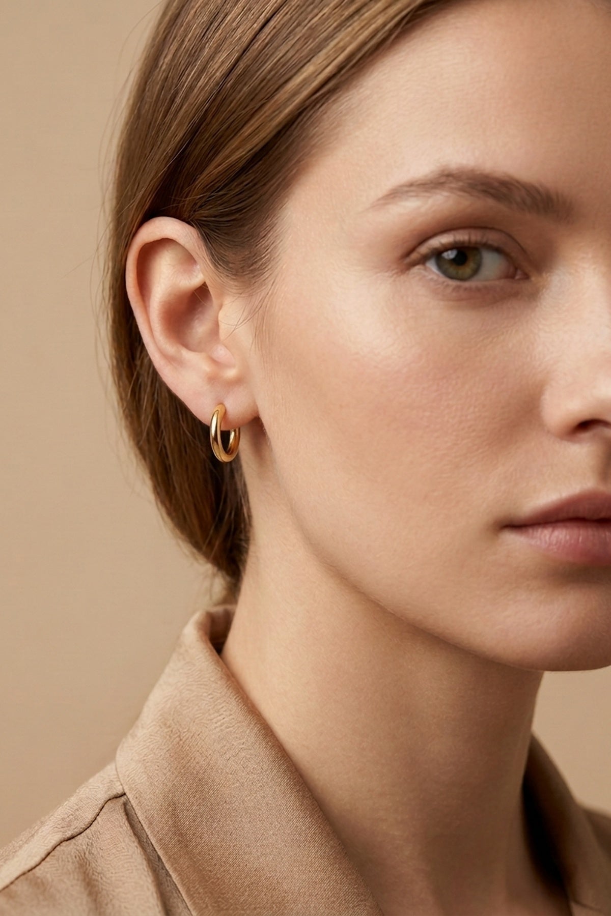 Audrey Classic 14k Gold Hoop Earrings – detail view showing gold, Vowalisse
