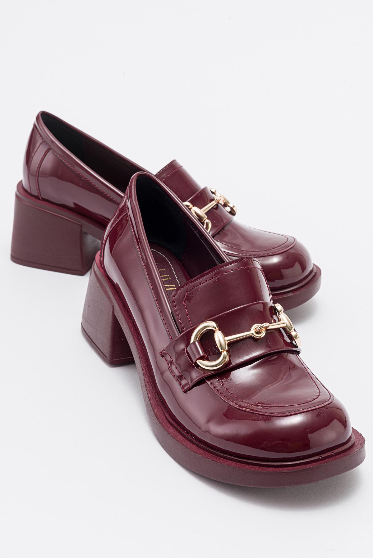 Sono - Burgundy Patent Shoe – front three-quarter view showing leather, Vowalisse
