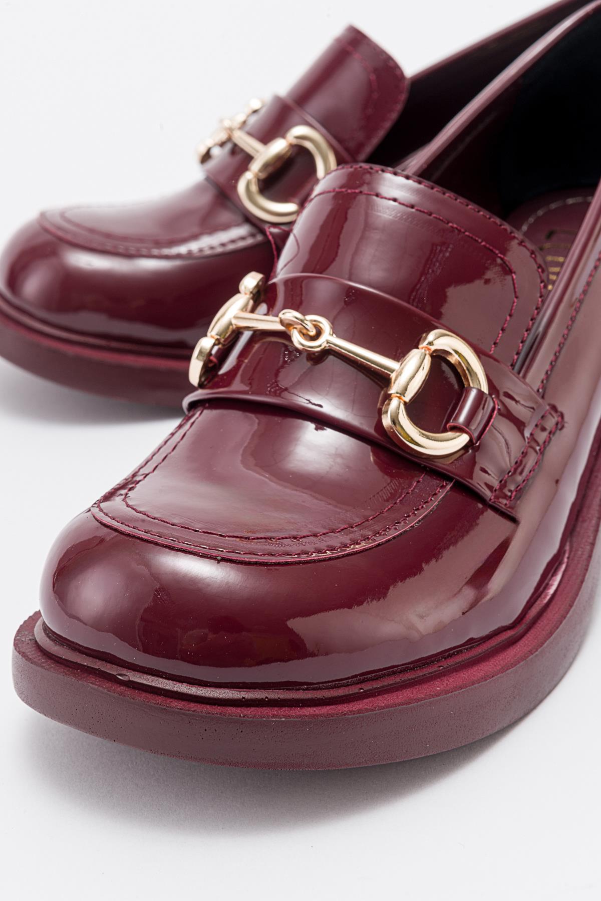 Sono - Burgundy Patent Shoe – heel view showing leather, Vowalisse