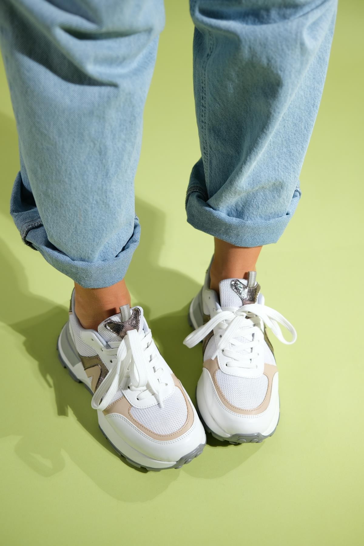 Calm - White Platinum Sneaker – back view showing leather, white, Vowalisse