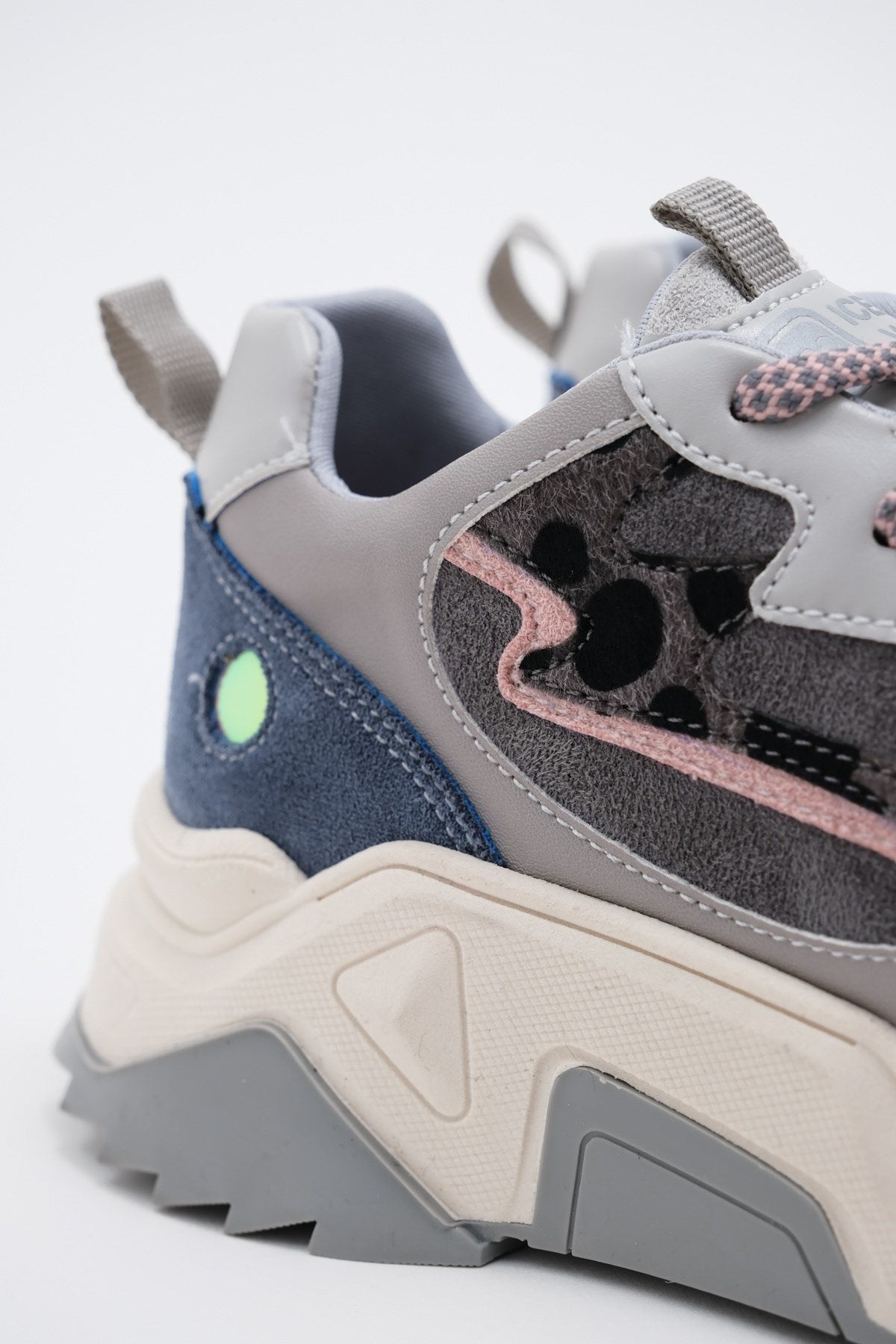 Europa - Ice Gray Sneaker – back view showing leather, red, Vowalisse