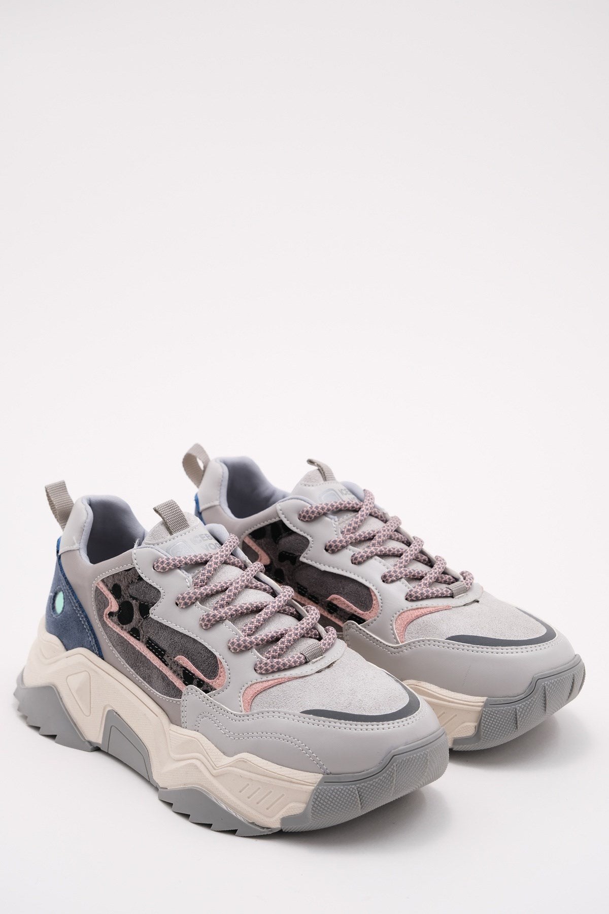 Europa - Ice Gray Sneaker – pair view showing leather, red, Vowalisse
